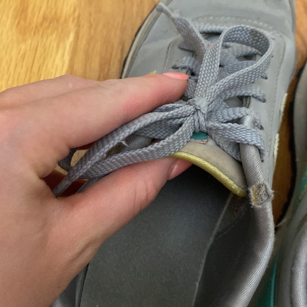 New Balance Shoes - Picture 2 of 5